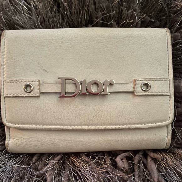 Dior Beige Leather Wallet with iconic logo detail - Picture 1 of 9